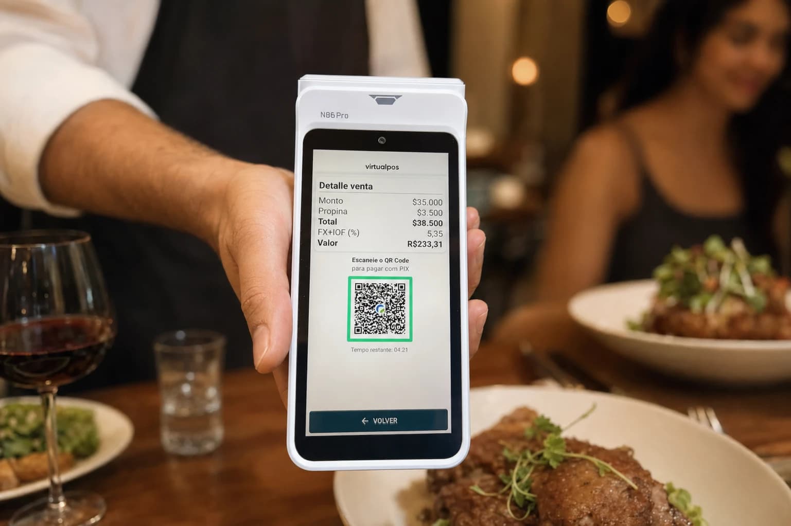 SmartPOS N86 Pro mostrando el QR de PIX en un restaurante